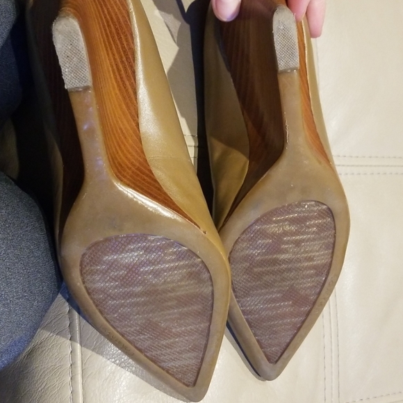 Calvin klein tan with 3" wooden wedge - Picture 5 of 6